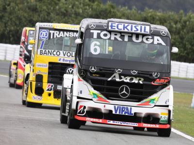 Líder da Fórmula Truck faz o quarto tempo em Curitiba