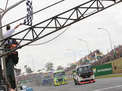 Piquet conquista primeira vitória na Fórmula Truck