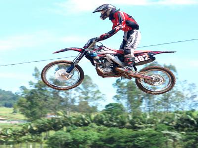 Menegazzo quer fechar ano com mais dois títulos no MotoCross