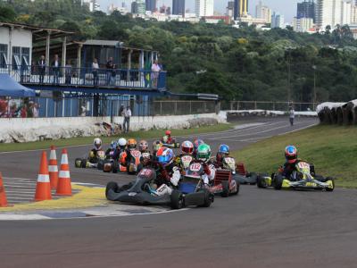 Paraná inicia duas competições de kart neste fim de semana