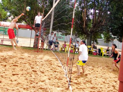 Vôlei de Areia 4×4 encerra Atividades de Verão no Comercial