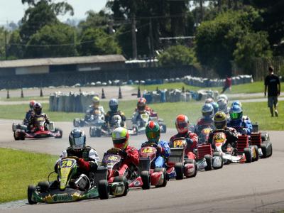 Paraná inicia neste sábado três campeonatos de kart