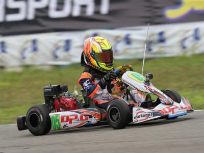 Pedro Aizza coloca no Paraná na pole da categoria Mirim