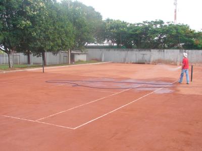 Comercial amplia investimentos no tênis