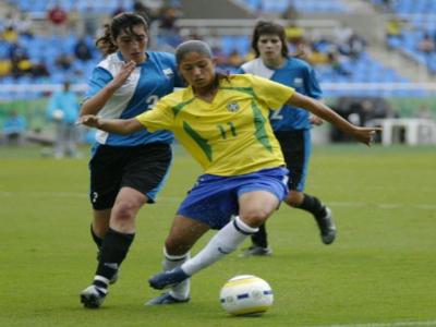 Futebol feminino goleia o Uruguai na abertura do Pan