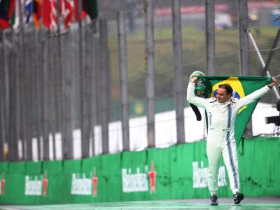 Massa é ovacionado em seu último GP Brasil