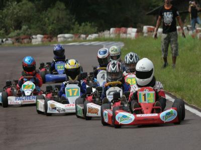 Treinos livres abrem disputas da Copa Paraná de Kart em Cascavel