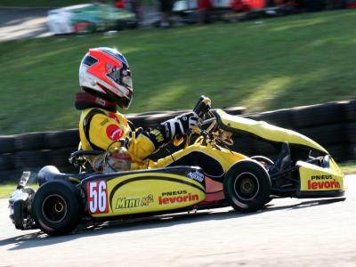 Jean Aguiar faz pole e vence prova na Copa São Paulo