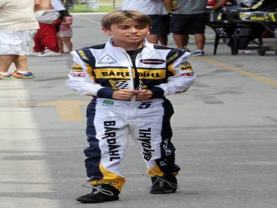 Aizza comemora aniversário no Kartódromo da Granja Viana