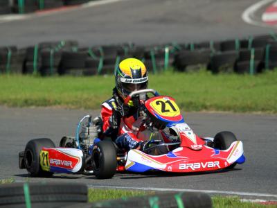 Luã Costinhas defende liderança do Estadual Rio Sul de Kart