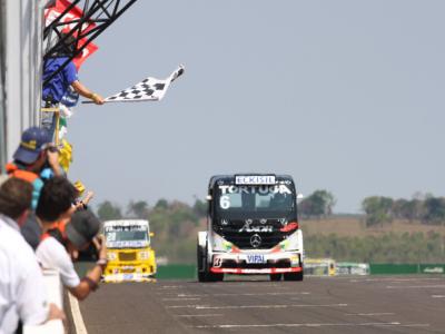 Cirino vence em Campo Grande e assume a liderança da F-Truck