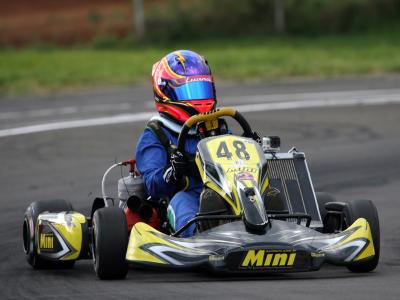 Luana conquista único título de Cascavel no Paranaense de Kart