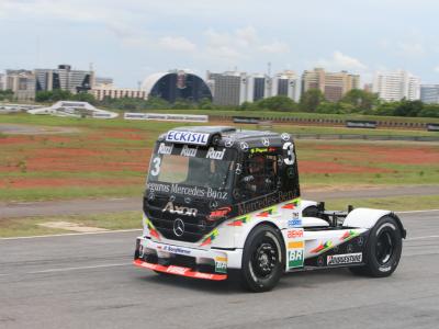 Comissários punem nove pilotos da F-Truck em Brasília