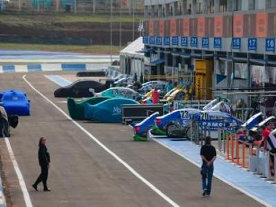 Pilotos da Stock Car Brasileiro de Turismo vão à pista hoje