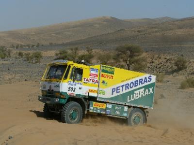 Caminhão brasileiro voa no Rali Dakar
