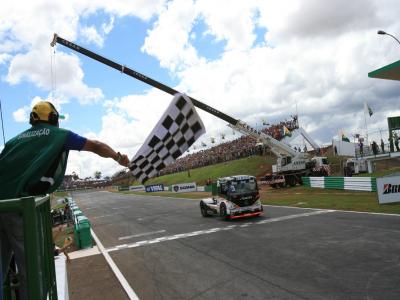 Piquet vence a Fórmula Truck em Brasília