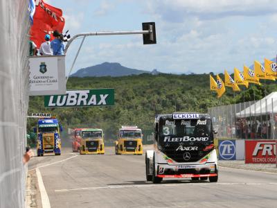 Piquet vence a Fórmula Truck em Fortaleza  de ponta a ponta