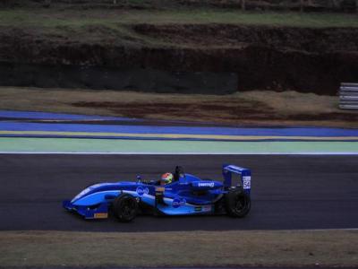 Carlos Cunha Filho mantém 3ª posição no campeonato da F-3 Brasil