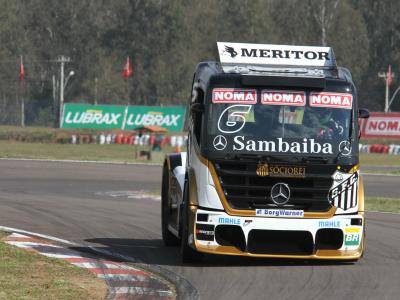 Beto Monteiro sai na frente na Fórmula Truck