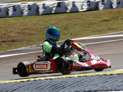 Pedro Ebrahim é uma das feras da Júnior Menor no Paranaense de Kart