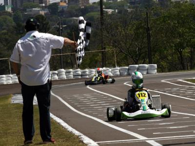 Paranaenses de Kart começa com duas vitórias dos pilotos da casa