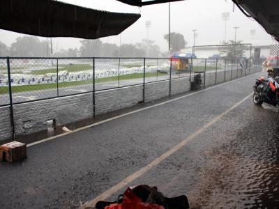 Chuva adia treino classificatório de cinco categorias em Foz