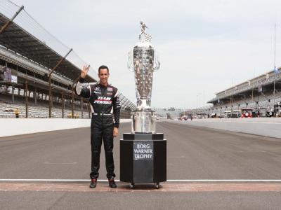 Helio Castroneves supera a marca da pole de 2009 em Indianápolis