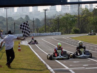 Paranaense de Kart termina com chegada emocionante na Graduados