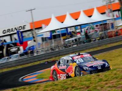 Daniel Serra garante a pole position da 8ª etapa da Stock Car