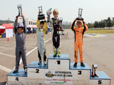 Catarinense Gabriel Moura é o 1º campeão do Paranaense de Kart