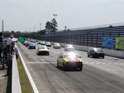 Favoritos superam o calor e vencem no Metropolitano de Curitiba