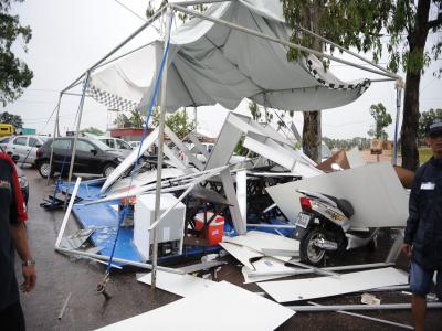 Fortes ventos danificam estrutura da Stock Car em Viamão