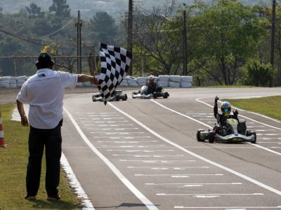 Alessandro Xavier sagrou-se tricampeão paranaense de kart