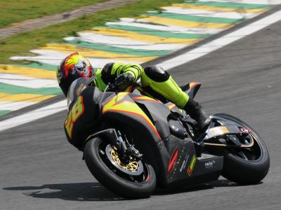 Treino coletivo muda planos de Zandavalli para pré-temporada