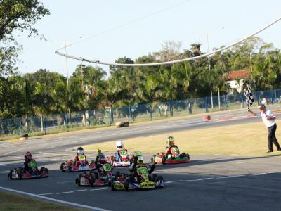 Vitória na 2ª etapa coloca Aizza na liderança da Copa Litoral