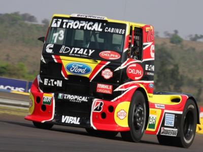 Totti treina no autódromo de Londrina