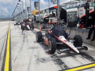 Helio Castroneves muda acerto