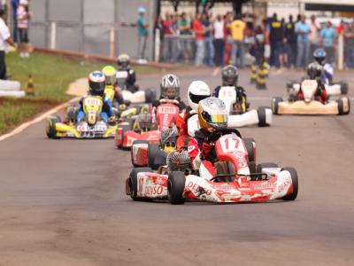 Paranaense de kart terá treinos à noite em Cascavel