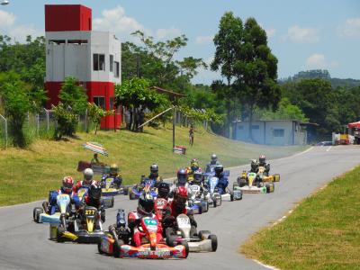 Boas disputas marcaram a abertura Catarinense de Kart