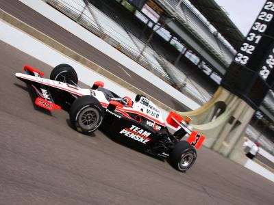 Helio Castroneves tem a pole provisória para a Indy 500