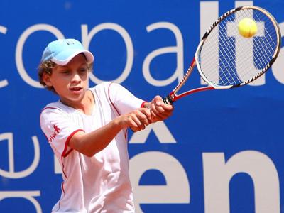 Tenista cascavelense conquista torneio em nível nacional