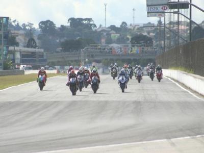 Paranaense de Motovelocidade confronta pilotos de 5 categorias