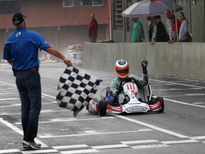 Barrichello dá show na Chuva e vence a categoria Shifter em Itu