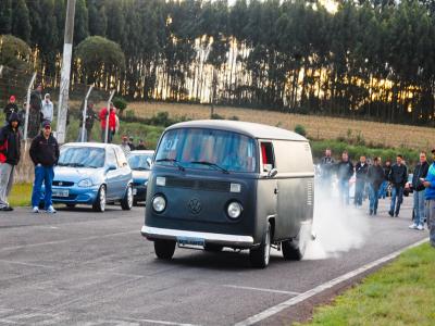 Kombi faz o melhor tempo no 3º Desafio de Arrancada