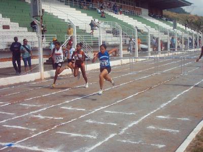 Paraná ganha ouro nos 80 metros com barreiras feminino