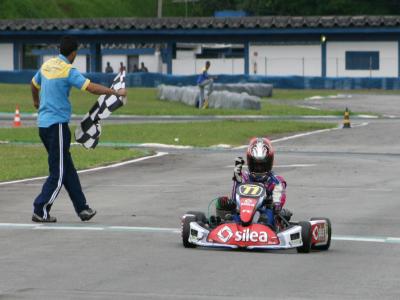 Pietro Fantin comemora sua primeira vitória na Graduados