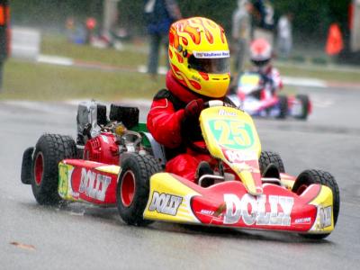 Giuliano Raucci sobe no pódio da Cadete no Paulista de Kart