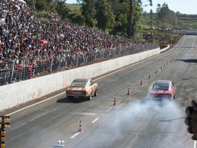 Festival de Arrancada atrai pilotos de 6 estados a Pato Branco