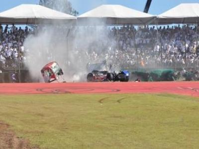 F-Truck tem acidente espetacular em Interlagos