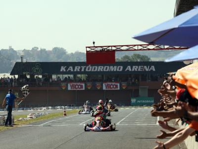 Leandro Possenti é campeão da Sênior B depois de largar em 22º